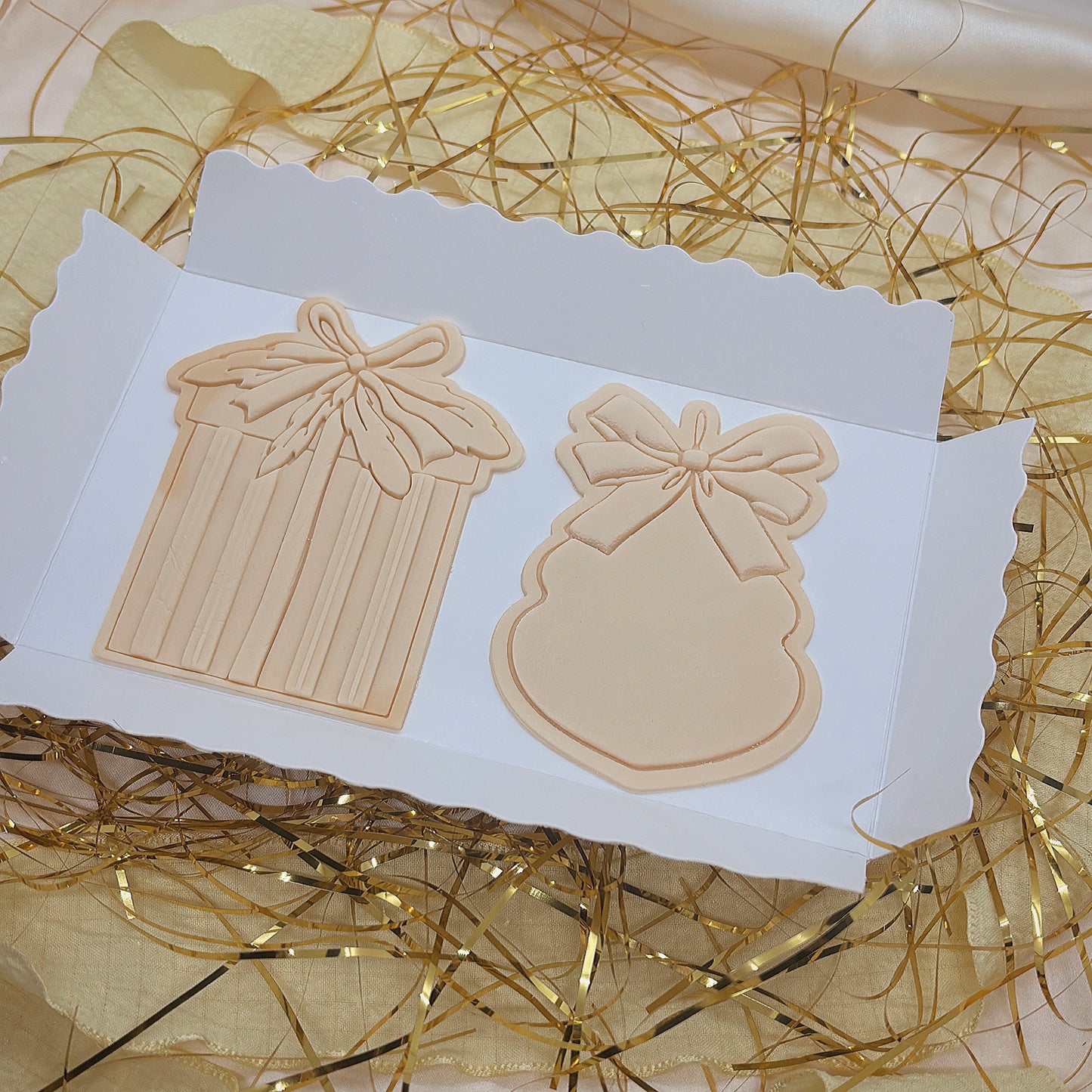 CHRISTMAS PRESENT EMBOSSER SET
