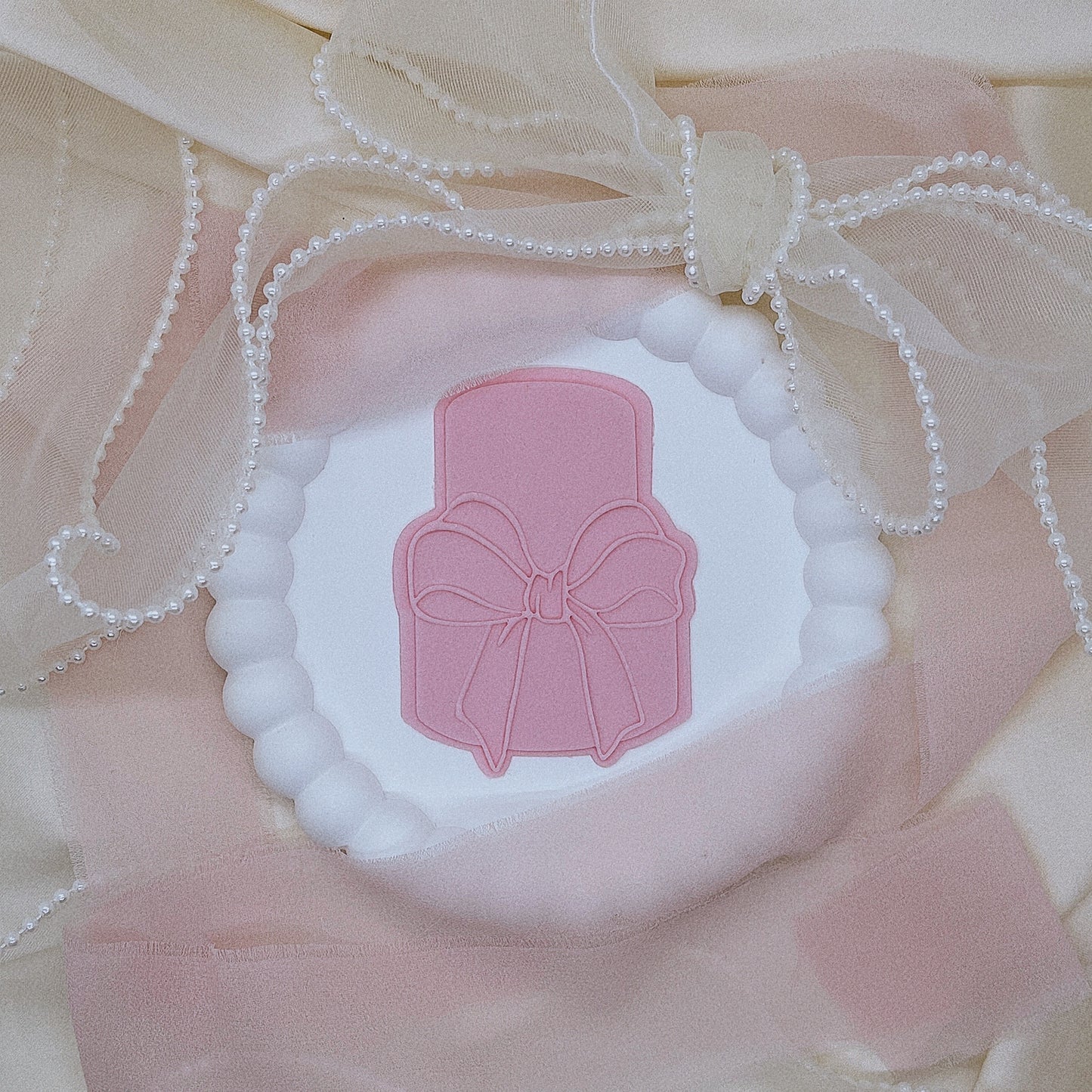 CAKE WITH RIBBON BOW EMBOSSER