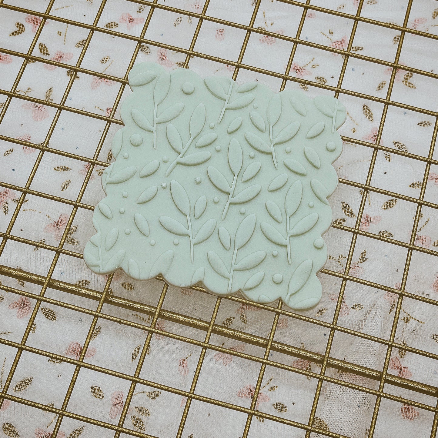 SPRING LEAF PATTERN EMBOSSER