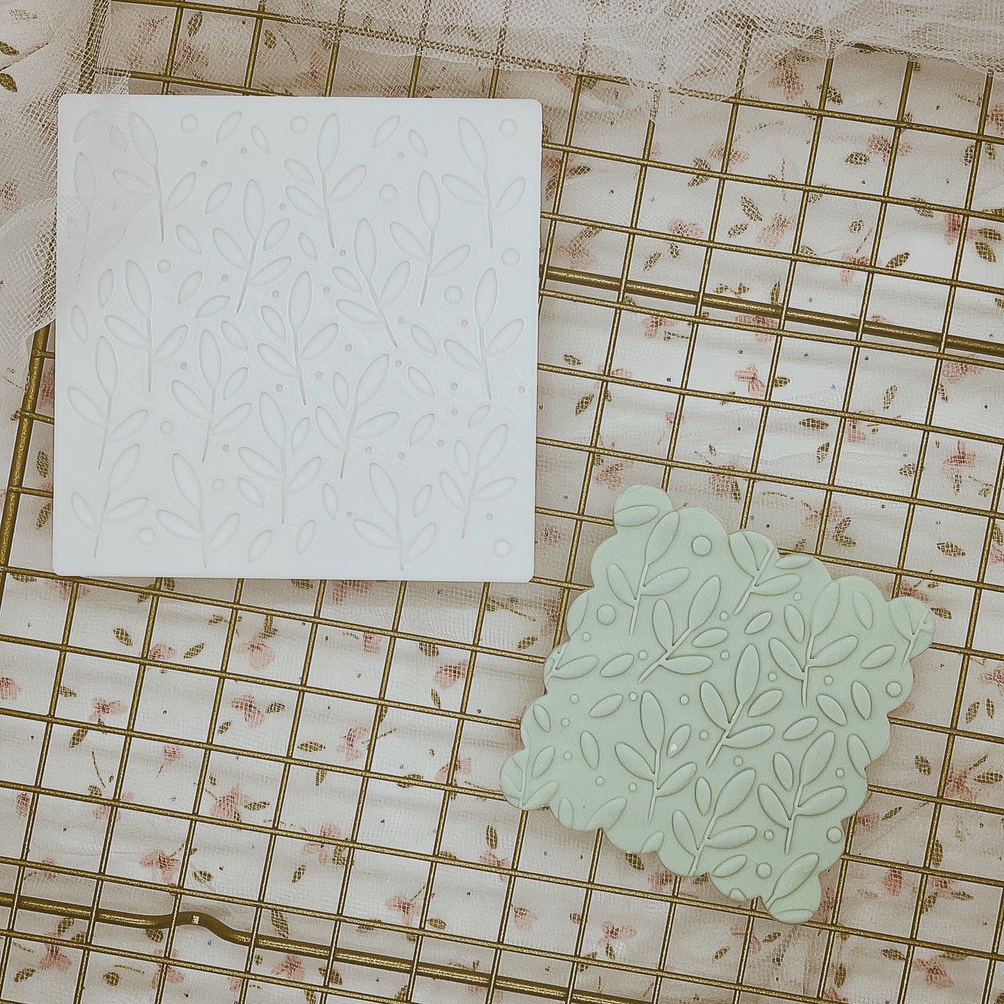 SPRING LEAF PATTERN EMBOSSER